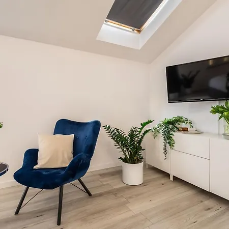 Sofia By The Railway Station Wrocław