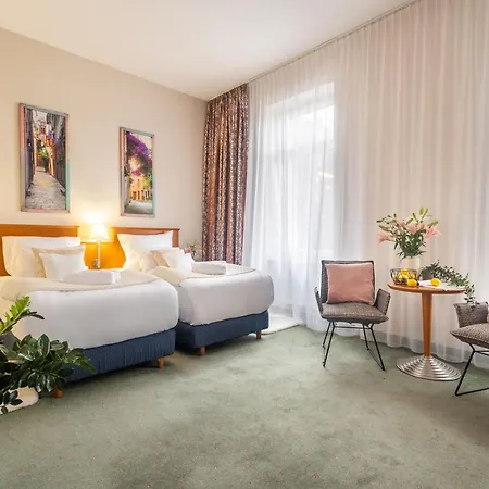 Sofia By The Railway Station فندق فروتسواف