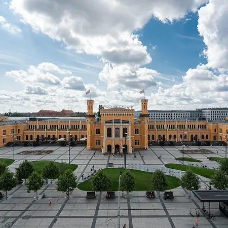 Отель Sofia By The Railway Station Вроцлав
