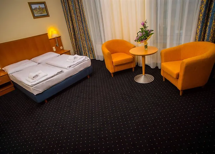 Sofia By The Railway Station מלון